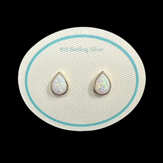 8mm Teardrop Resin Opal Stud Gold/white